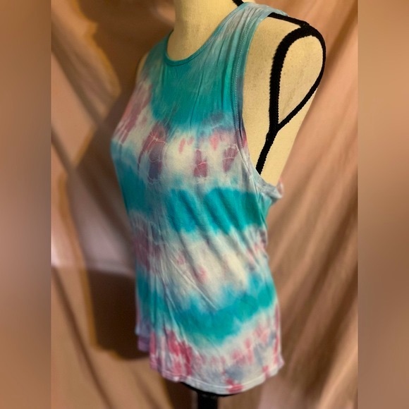 ⭐️ Bundle of 2 tie dye tanks Xs and small - Picture 2 of 7